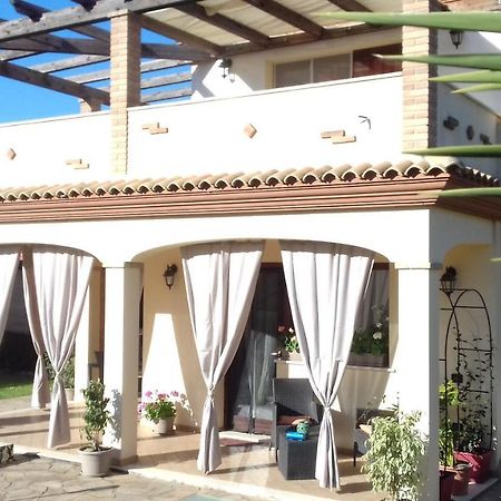Casa Vacanze Menta Fiorita Флумини-ди-Кварту Экстерьер фото