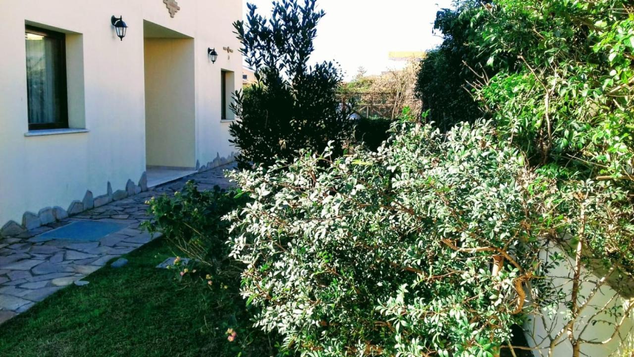 Casa Vacanze Menta Fiorita Флумини-ди-Кварту Экстерьер фото