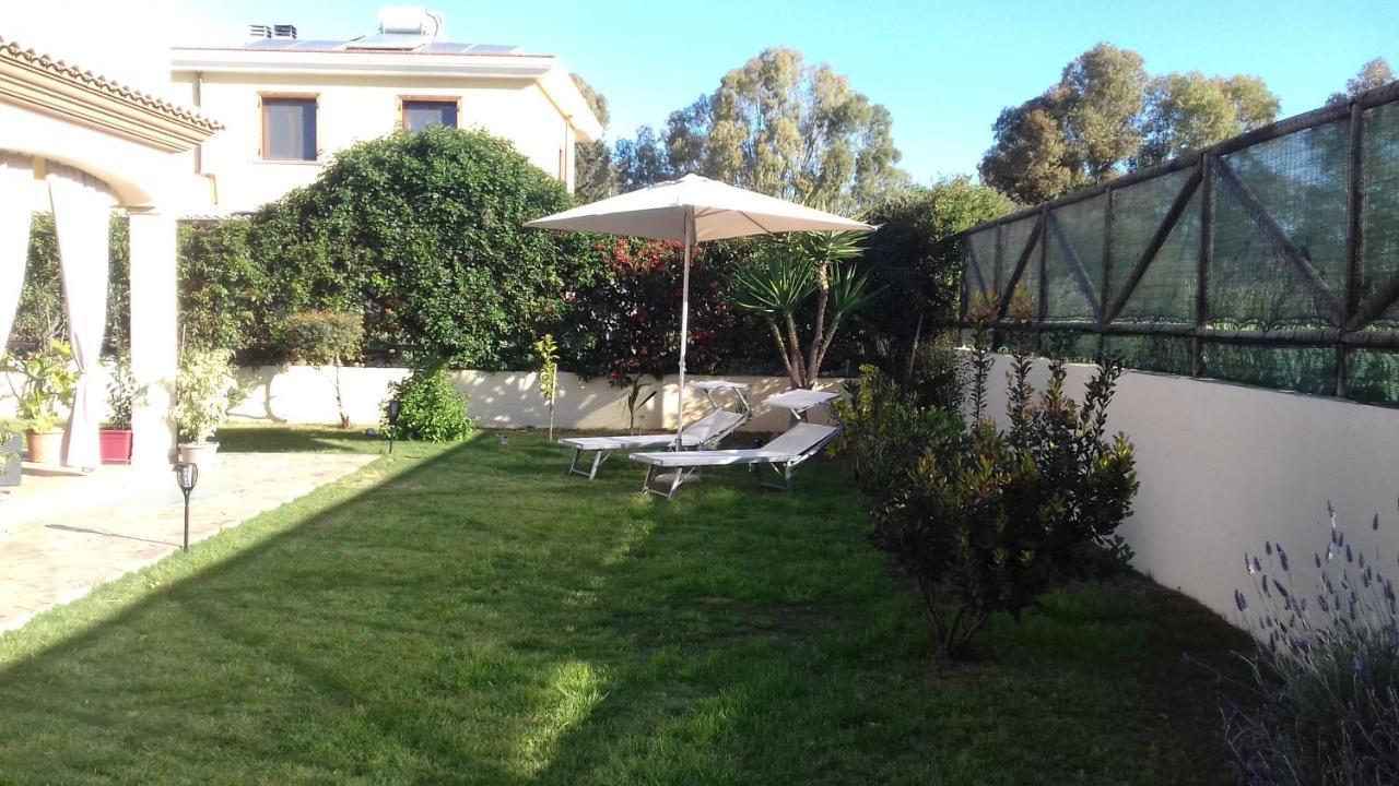 Casa Vacanze Menta Fiorita Флумини-ди-Кварту Экстерьер фото