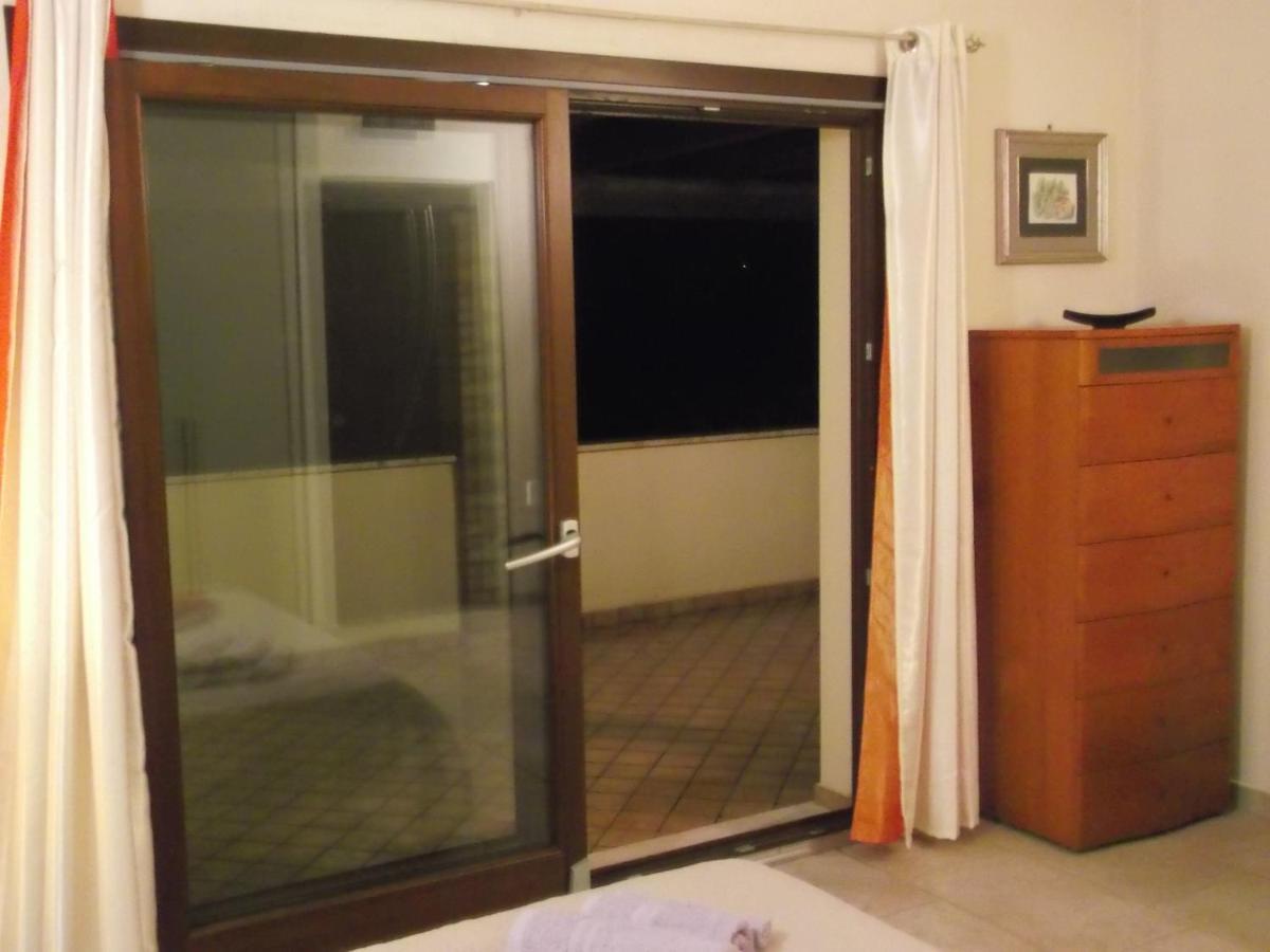 Casa Vacanze Menta Fiorita Флумини-ди-Кварту Экстерьер фото